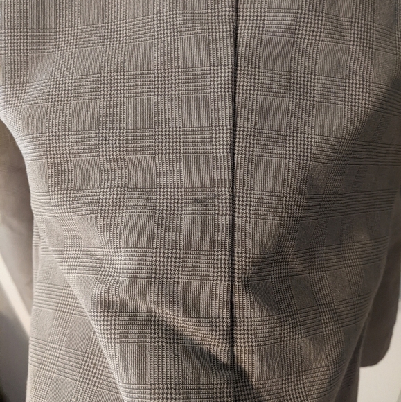 Tahari Arthur S‎ Levine Greige Button Front Collared Blazer Size 8 Petite *Flaw* - Picture 7 of 8